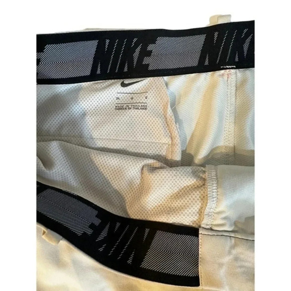 Nike Men's Flat Front Tan Khaki Chino Golf Shorts Size 34‎ - Picture 3 of 5